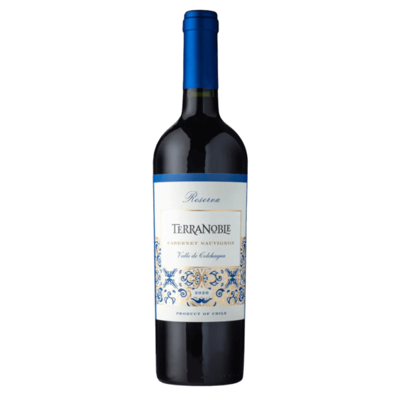 O Terranoble Reserva Cabernet Sauvignon é mais que um vinho, é uma experiência sensorial única que oferece um vislumbre da verdadeira essência do Valle de Colchagua, no Chile. Este vinho, produzido pela renomada Bodega Terranoble, traz consigo a autenticidade e a nobreza do solo chileno, refletindo o espírito pioneiro e a dedicação contínua ao aprimoramento que caracterizam a vinícola.