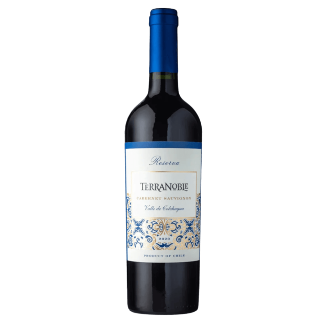 O Terranoble Reserva Cabernet Sauvignon é mais que um vinho, é uma experiência sensorial única que oferece um vislumbre da verdadeira essência do Valle de Colchagua, no Chile. Este vinho, produzido pela renomada Bodega Terranoble, traz consigo a autenticidade e a nobreza do solo chileno, refletindo o espírito pioneiro e a dedicação contínua ao aprimoramento que caracterizam a vinícola.